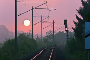 穿越时空的魔力，高速铁路技术的奇妙旅程