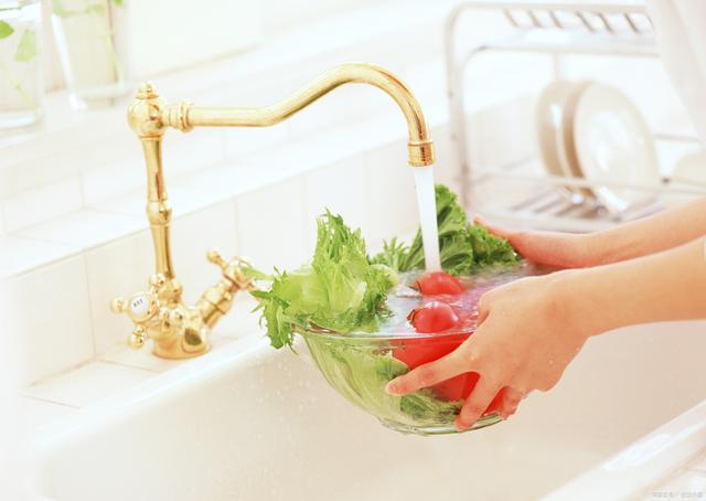 生活百科：厨房清洁、食材保鲜、高效管理全攻略，让居家生活更轻松快乐