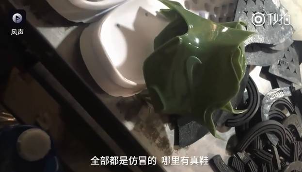 《中年男的异世界网购生活》:用现代网购在异世界轻松生存,开启快乐第二人生 《中年男的异世界网购生活》:用现代网购在异世界轻松生存,开启快乐第二人生