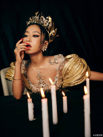 金隽逸的图片：揭秘艺术写真与舞台摄影的视觉魅力，轻松获取高清资源